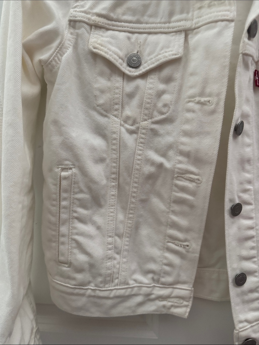 Levi's White Denim Jacket— women’s - Picture 3 of 5